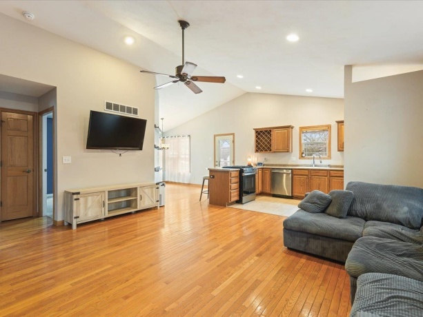 207 Coronado, LOVES PARK, Illinois 61111, 3 Bedrooms Bedrooms, ,2 BathroomsBathrooms,House,For Sale,Coronado,202601897