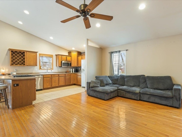 207 Coronado, LOVES PARK, Illinois 61111, 3 Bedrooms Bedrooms, ,2 BathroomsBathrooms,House,For Sale,Coronado,202601897