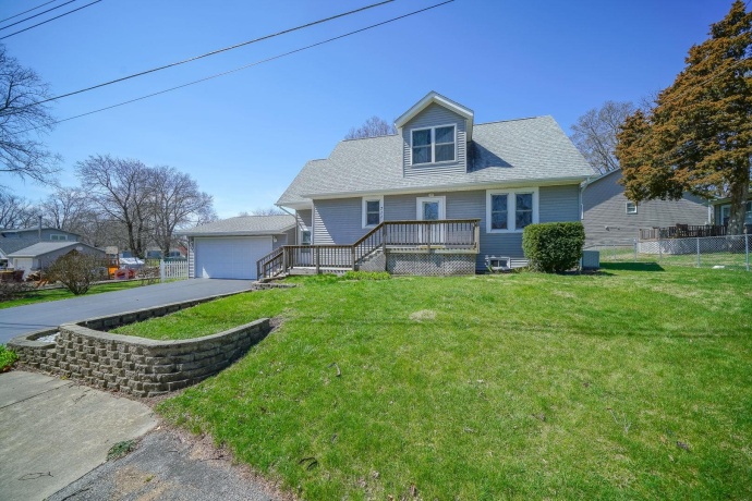 711 Taylor, PECATONICA, Illinois 61063, 2 Bedrooms Bedrooms, ,2 BathroomsBathrooms,House,For Sale,Taylor,202601900