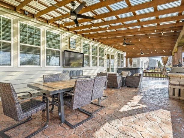 342 Comstock, ELGIN, Illinois 60124, 4 Bedrooms Bedrooms, ,3 BathroomsBathrooms,House,For Sale,Comstock,202601902