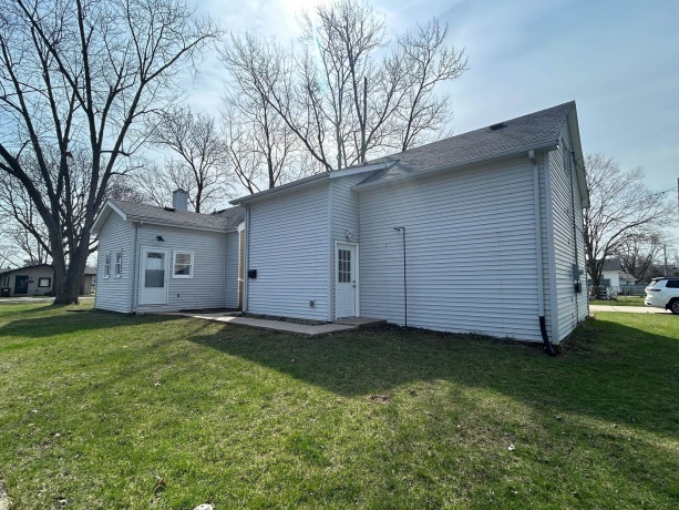 1121 8th, BELVIDERE, Illinois 61008, ,2 Units,For Sale,8th,202601907