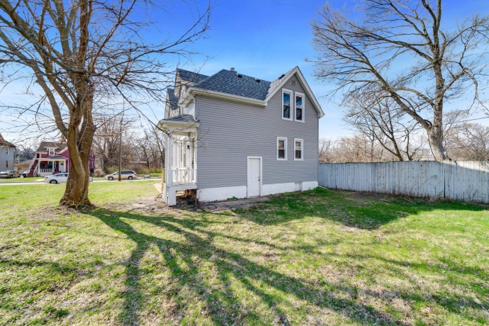 906 5th, ROCKFORD, Illinois 61104, ,2 Units,For Sale,5th,202601909