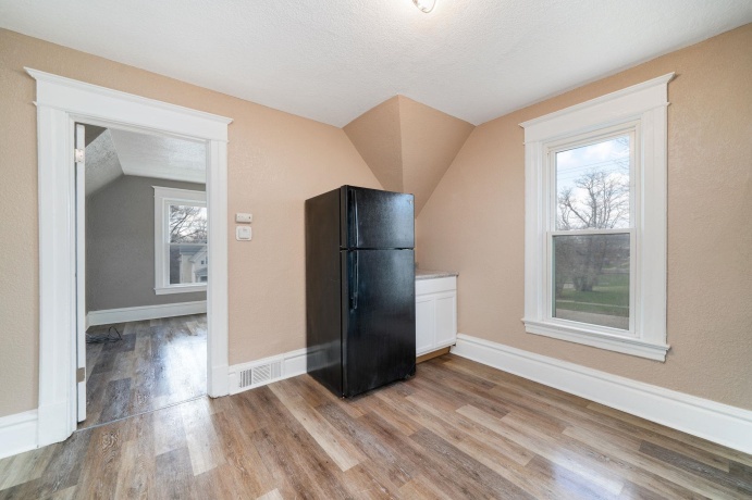 906 5th, ROCKFORD, Illinois 61104, ,2 Units,For Sale,5th,202601909