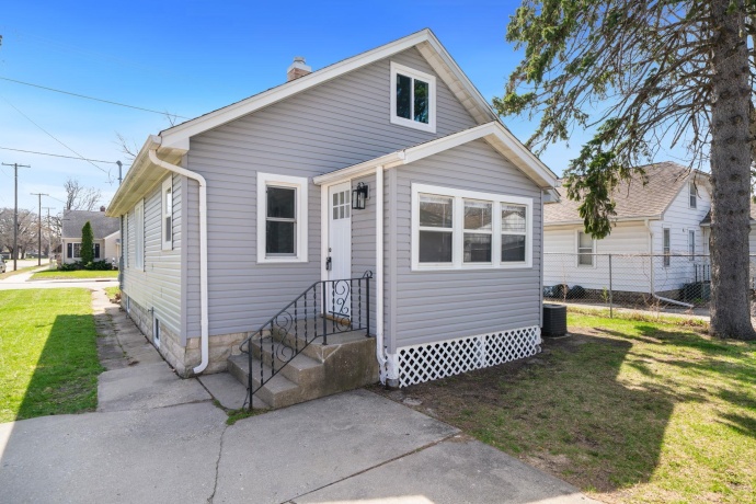 634 River, LOVES PARK, Illinois 61111, 3 Bedrooms Bedrooms, ,1 BathroomBathrooms,House,For Sale,River,202601915