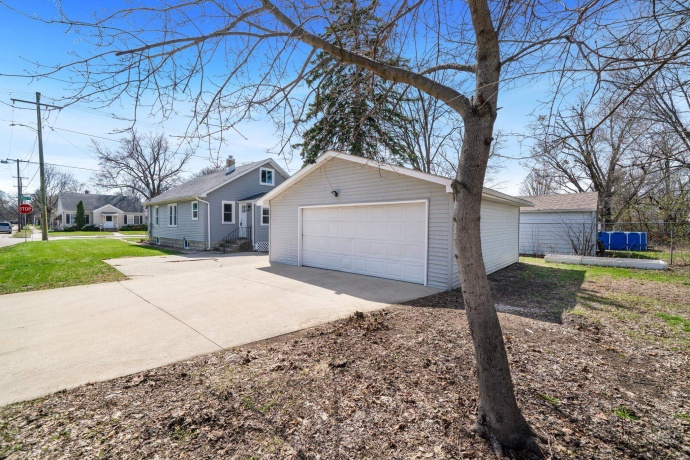 634 River, LOVES PARK, Illinois 61111, 3 Bedrooms Bedrooms, ,1 BathroomBathrooms,House,For Sale,River,202601915