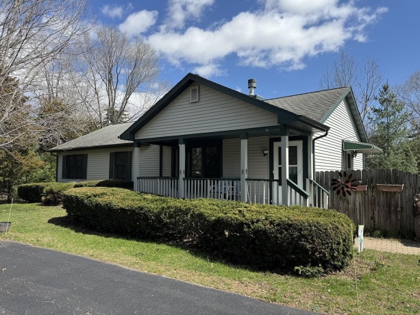 10293 Getz, MOUNT CARROLL, Illinois 61053, 3 Bedrooms Bedrooms, ,2 BathroomsBathrooms,House,For Sale,Getz,202601923