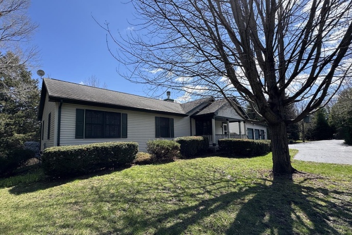 10293 Getz, MOUNT CARROLL, Illinois 61053, 3 Bedrooms Bedrooms, ,2 BathroomsBathrooms,House,For Sale,Getz,202601923