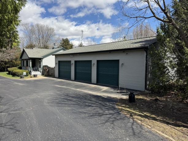 10293 Getz, MOUNT CARROLL, Illinois 61053, 3 Bedrooms Bedrooms, ,2 BathroomsBathrooms,House,For Sale,Getz,202601923