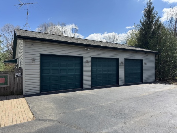 10293 Getz, MOUNT CARROLL, Illinois 61053, 3 Bedrooms Bedrooms, ,2 BathroomsBathrooms,House,For Sale,Getz,202601923