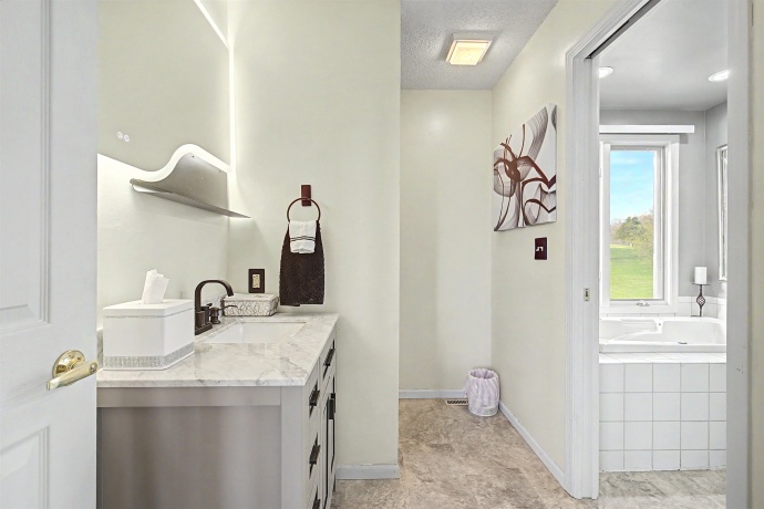 19 Walnut Hill, GALENA, Illinois 61036, 4 Bedrooms Bedrooms, ,3 BathroomsBathrooms,House,For Sale,Walnut Hill,202601926