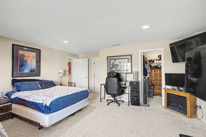 19 Walnut Hill, GALENA, Illinois 61036, 4 Bedrooms Bedrooms, ,3 BathroomsBathrooms,House,For Sale,Walnut Hill,202601926