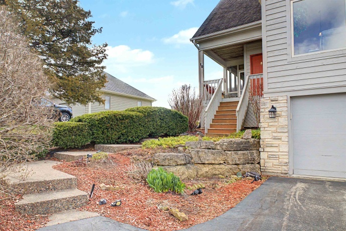 19 Walnut Hill, GALENA, Illinois 61036, 4 Bedrooms Bedrooms, ,3 BathroomsBathrooms,House,For Sale,Walnut Hill,202601926