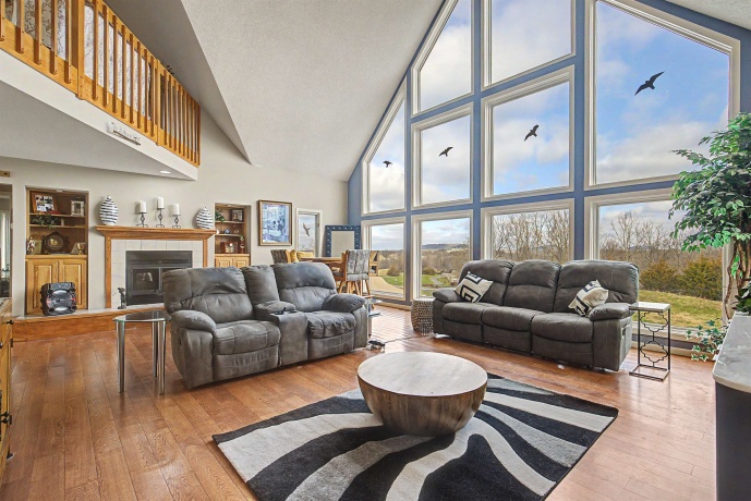 19 Walnut Hill, GALENA, Illinois 61036, 4 Bedrooms Bedrooms, ,3 BathroomsBathrooms,House,For Sale,Walnut Hill,202601926