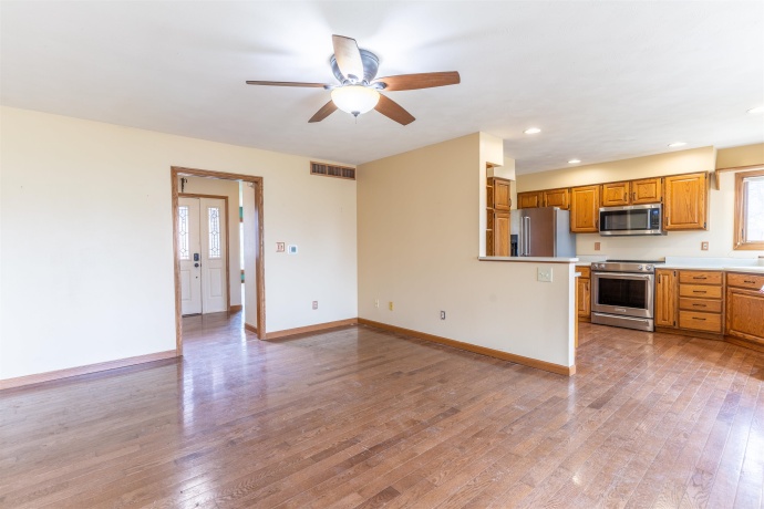 151 Fox Run, BYRON, Illinois 61010, 5 Bedrooms Bedrooms, ,3 BathroomsBathrooms,House,For Sale,Fox Run,202601824