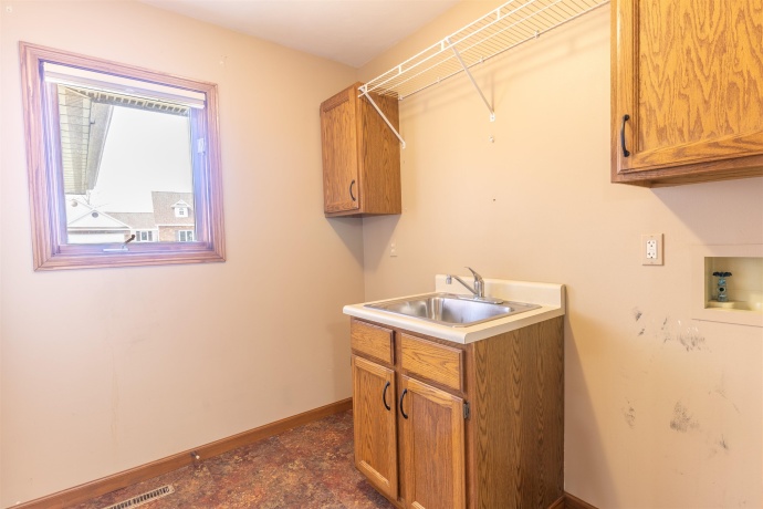 151 Fox Run, BYRON, Illinois 61010, 5 Bedrooms Bedrooms, ,3 BathroomsBathrooms,House,For Sale,Fox Run,202601824