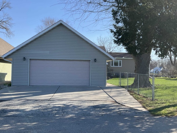 5199 Browns Beach, ROCKFORD, Illinois 61103, 2 Bedrooms Bedrooms, ,1 BathroomBathrooms,House,For Sale,Browns Beach,202601928