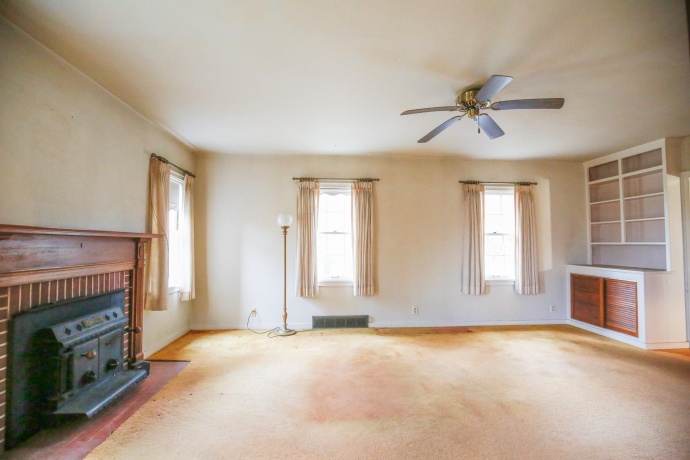 422 Hennepin, DIXON, Illinois 61021, 3 Bedrooms Bedrooms, ,2 BathroomsBathrooms,House,For Sale,Hennepin,202601929