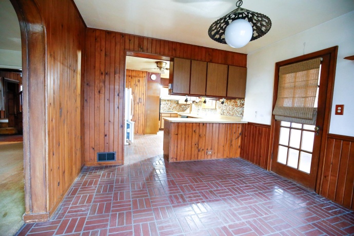 422 Hennepin, DIXON, Illinois 61021, 3 Bedrooms Bedrooms, ,2 BathroomsBathrooms,House,For Sale,Hennepin,202601929