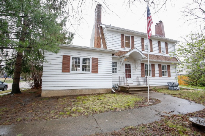 422 Hennepin, DIXON, Illinois 61021, 3 Bedrooms Bedrooms, ,2 BathroomsBathrooms,House,For Sale,Hennepin,202601929