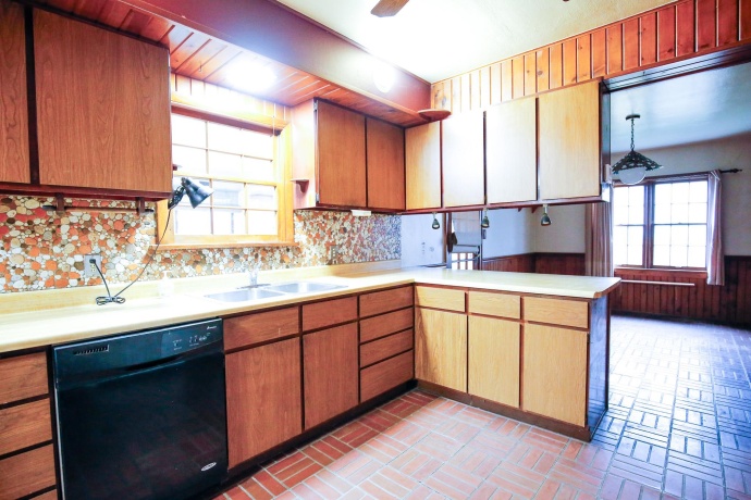 422 Hennepin, DIXON, Illinois 61021, 3 Bedrooms Bedrooms, ,2 BathroomsBathrooms,House,For Sale,Hennepin,202601929