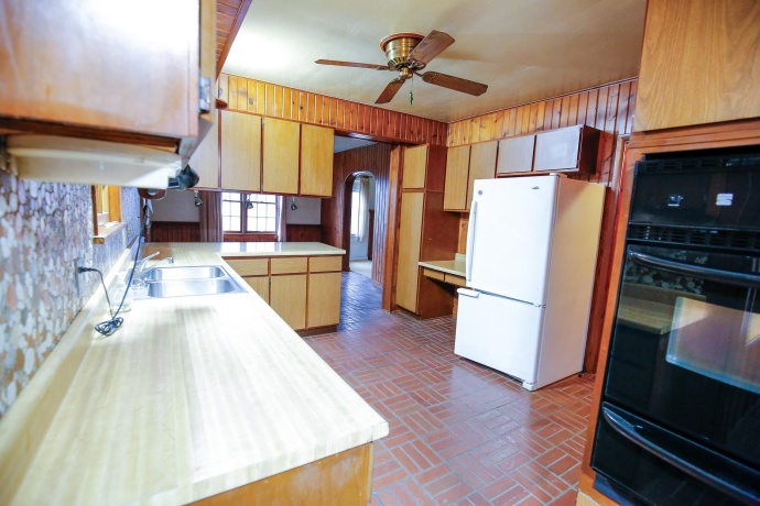 422 Hennepin, DIXON, Illinois 61021, 3 Bedrooms Bedrooms, ,2 BathroomsBathrooms,House,For Sale,Hennepin,202601929