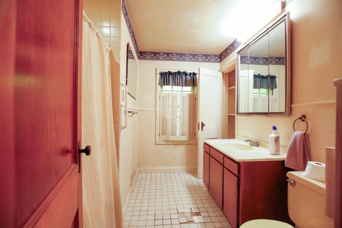 422 Hennepin, DIXON, Illinois 61021, 3 Bedrooms Bedrooms, ,2 BathroomsBathrooms,House,For Sale,Hennepin,202601929