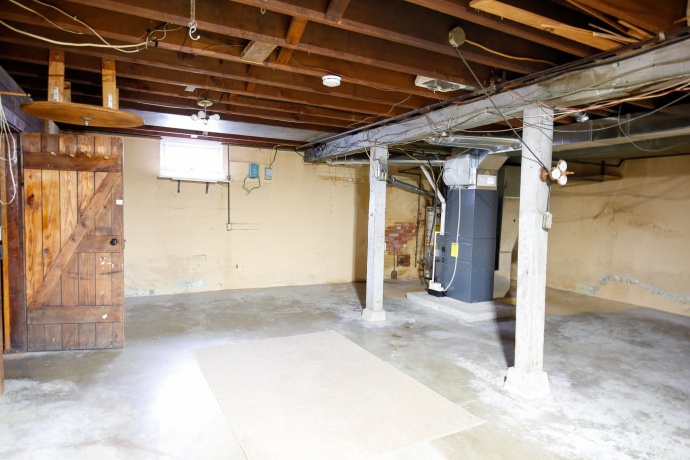 422 Hennepin, DIXON, Illinois 61021, 3 Bedrooms Bedrooms, ,2 BathroomsBathrooms,House,For Sale,Hennepin,202601929