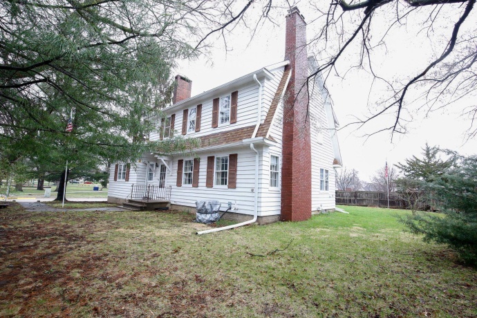 422 Hennepin, DIXON, Illinois 61021, 3 Bedrooms Bedrooms, ,2 BathroomsBathrooms,House,For Sale,Hennepin,202601929