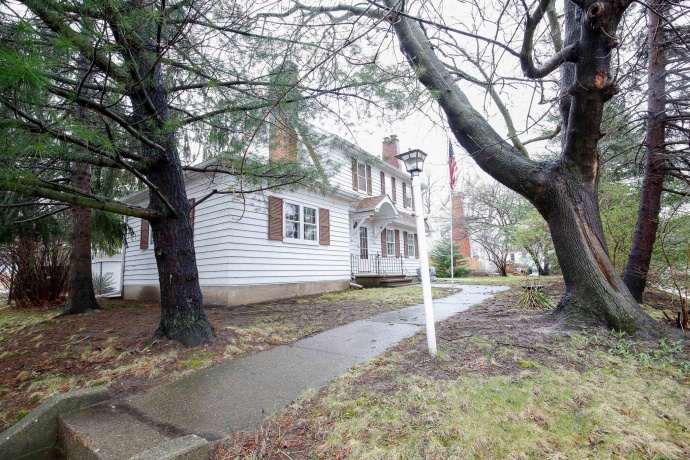 422 Hennepin, DIXON, Illinois 61021, 3 Bedrooms Bedrooms, ,2 BathroomsBathrooms,House,For Sale,Hennepin,202601929