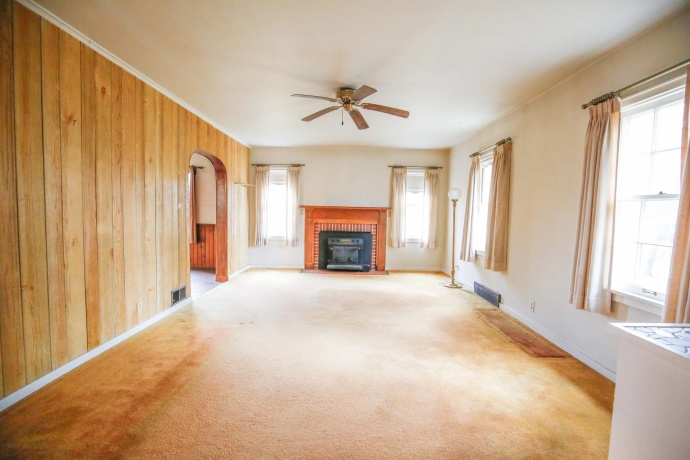 422 Hennepin, DIXON, Illinois 61021, 3 Bedrooms Bedrooms, ,2 BathroomsBathrooms,House,For Sale,Hennepin,202601929