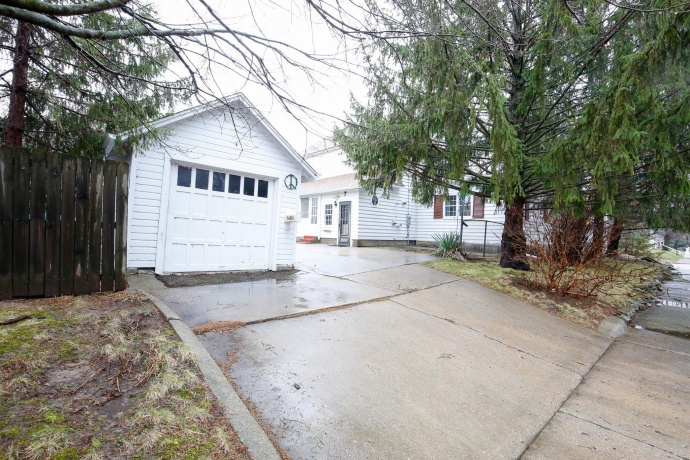 422 Hennepin, DIXON, Illinois 61021, 3 Bedrooms Bedrooms, ,2 BathroomsBathrooms,House,For Sale,Hennepin,202601929