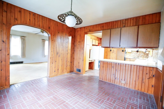 422 Hennepin, DIXON, Illinois 61021, 3 Bedrooms Bedrooms, ,2 BathroomsBathrooms,House,For Sale,Hennepin,202601929