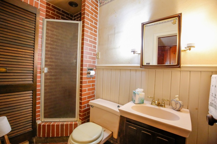 422 Hennepin, DIXON, Illinois 61021, 3 Bedrooms Bedrooms, ,2 BathroomsBathrooms,House,For Sale,Hennepin,202601929