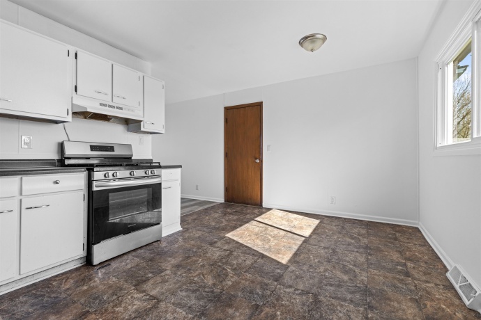 2815 Greendale Dr, ROCKFORD, Illinois 61109, 3 Bedrooms Bedrooms, ,1 BathroomBathrooms,House,For Sale,Greendale Dr,202601934