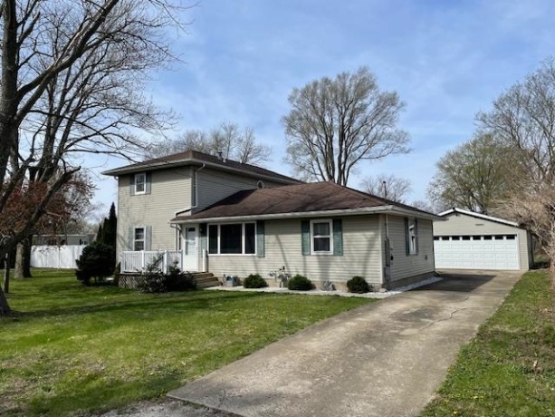1818 Carr, Streator, Illinois 61364, 4 Bedrooms Bedrooms, ,2 BathroomsBathrooms,House,For Sale,Carr,202601943