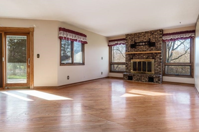 1920 Yale Bridge, SOUTH BELOIT, Illinois 61080, 3 Bedrooms Bedrooms, ,2 BathroomsBathrooms,House,For Sale,Yale Bridge,202601945