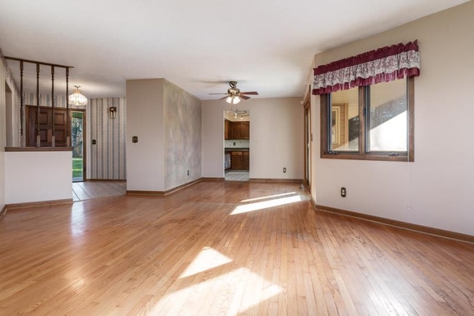 1920 Yale Bridge, SOUTH BELOIT, Illinois 61080, 3 Bedrooms Bedrooms, ,2 BathroomsBathrooms,House,For Sale,Yale Bridge,202601945