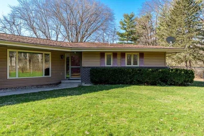 1920 Yale Bridge, SOUTH BELOIT, Illinois 61080, 3 Bedrooms Bedrooms, ,2 BathroomsBathrooms,House,For Sale,Yale Bridge,202601945