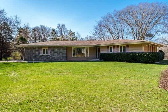 1920 Yale Bridge, SOUTH BELOIT, Illinois 61080, 3 Bedrooms Bedrooms, ,2 BathroomsBathrooms,House,For Sale,Yale Bridge,202601945