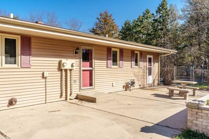 1920 Yale Bridge, SOUTH BELOIT, Illinois 61080, 3 Bedrooms Bedrooms, ,2 BathroomsBathrooms,House,For Sale,Yale Bridge,202601945