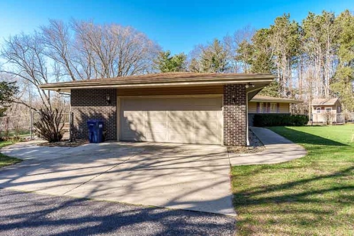 1920 Yale Bridge, SOUTH BELOIT, Illinois 61080, 3 Bedrooms Bedrooms, ,2 BathroomsBathrooms,House,For Sale,Yale Bridge,202601945