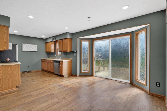 2683 Bluffside, ROCKFORD, Illinois 61109, 5 Bedrooms Bedrooms, ,3 BathroomsBathrooms,House,For Sale,Bluffside,202601952