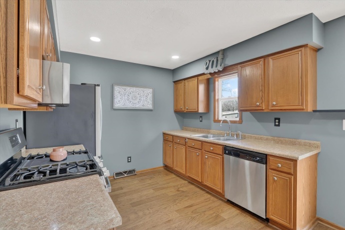 2683 Bluffside, ROCKFORD, Illinois 61109, 5 Bedrooms Bedrooms, ,3 BathroomsBathrooms,House,For Sale,Bluffside,202601952