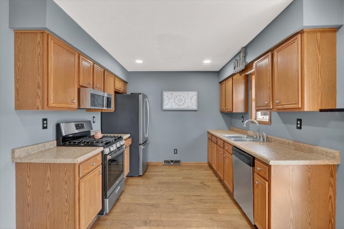 2683 Bluffside, ROCKFORD, Illinois 61109, 5 Bedrooms Bedrooms, ,3 BathroomsBathrooms,House,For Sale,Bluffside,202601952