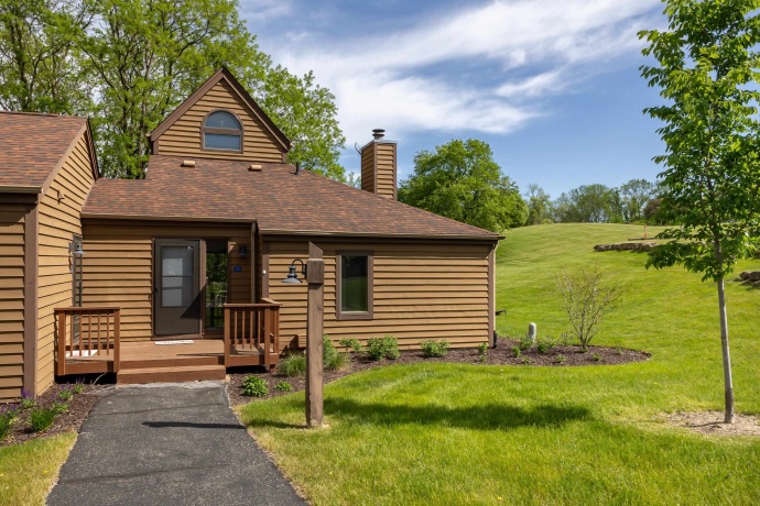 10 Farmstead, GALENA, Illinois 61036, 2 Bedrooms Bedrooms, ,2 BathroomsBathrooms,Condominium,For Sale,Farmstead,202601967