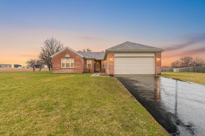 1919 Cloverdale, BELVIDERE, Illinois 61008, 4 Bedrooms Bedrooms, ,2 BathroomsBathrooms,House,For Sale,Cloverdale,202601766