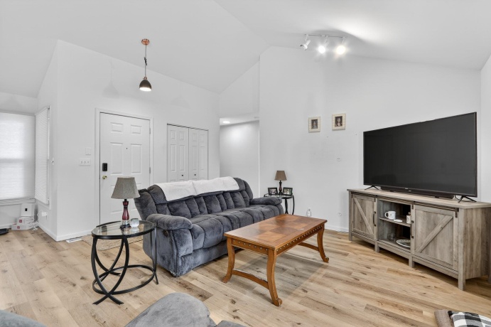 1919 Cloverdale, BELVIDERE, Illinois 61008, 4 Bedrooms Bedrooms, ,2 BathroomsBathrooms,House,For Sale,Cloverdale,202601766