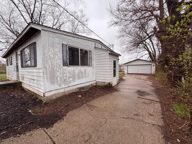 619 Pershing, MACHESNEY PARK, Illinois 61115, 3 Bedrooms Bedrooms, ,1 BathroomBathrooms,House,For Sale,Pershing,202601974