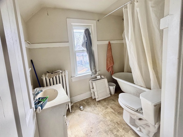 1016 Main, BELVIDERE, Illinois 61008, ,3 - 4 Units,For Sale,Main,202601984