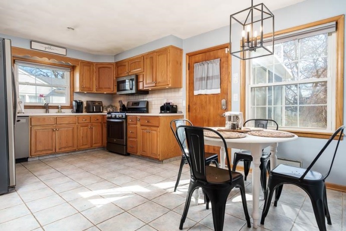 925 Westchester, ROCKFORD, Illinois 61107, 4 Bedrooms Bedrooms, ,1 BathroomBathrooms,House,For Sale,Westchester,202601983